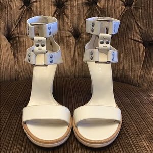 🆕 Authentic GUCCI Lyon Mystic White Heals